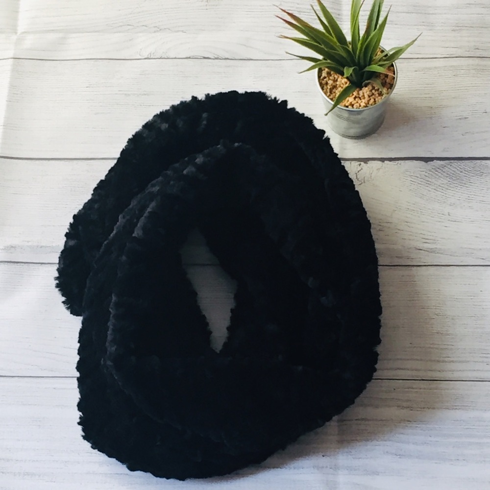 NWOT~60” INFINITY SCARF~Chenille “feel” ~Black